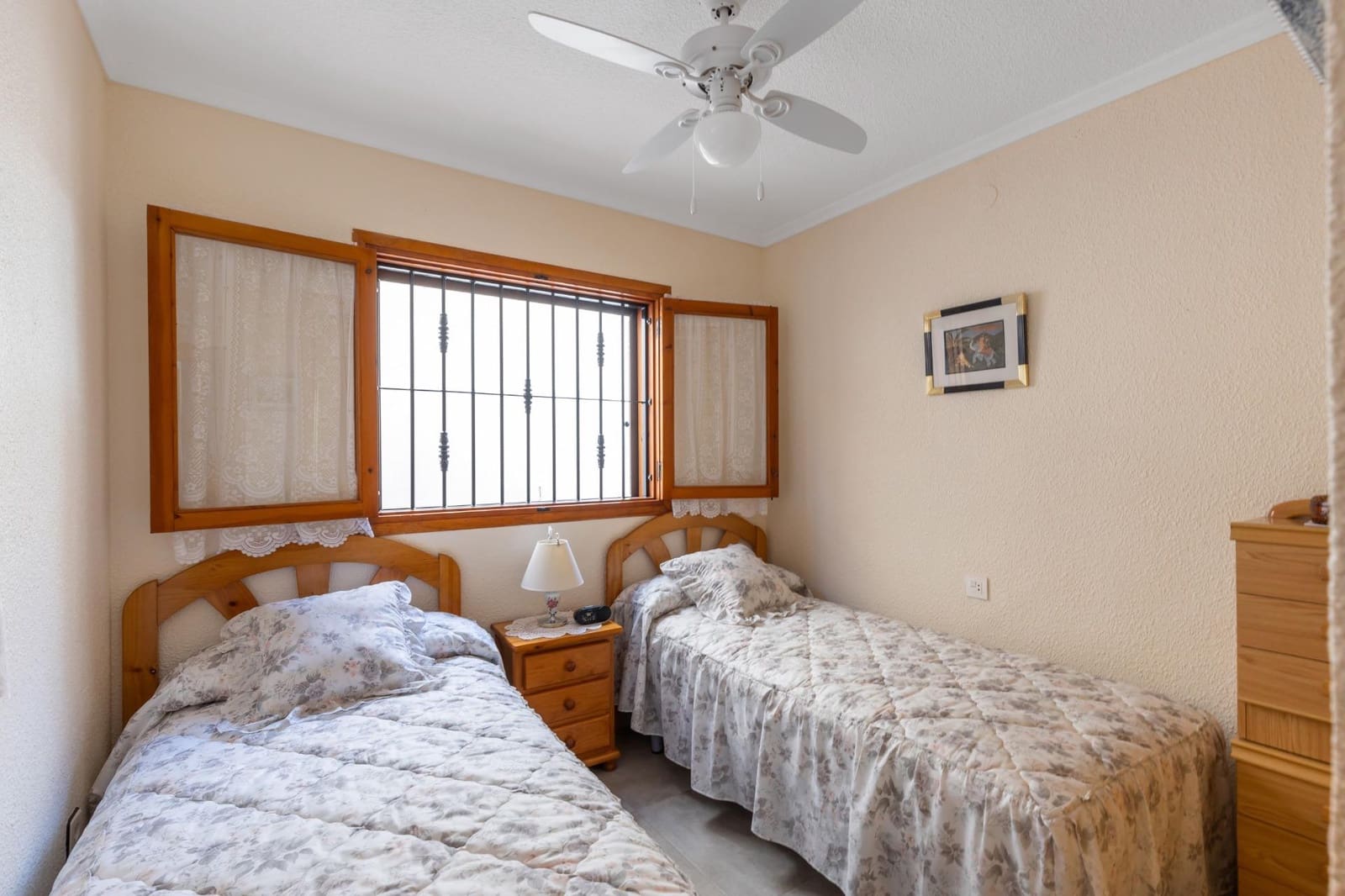 3 sypialnia Willa na sprzedaż w Torrevieja z basenem - 276 000 € (Ref: 9228964)