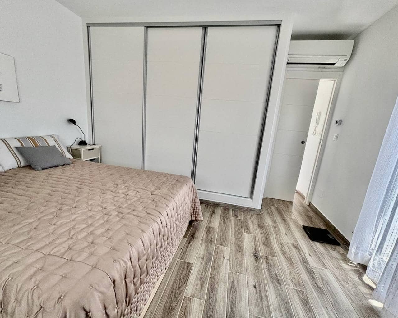 3 sypialnia Willa na sprzedaż w Punta Prima z basenem garażem - 750 000 € (Ref: 9237010)