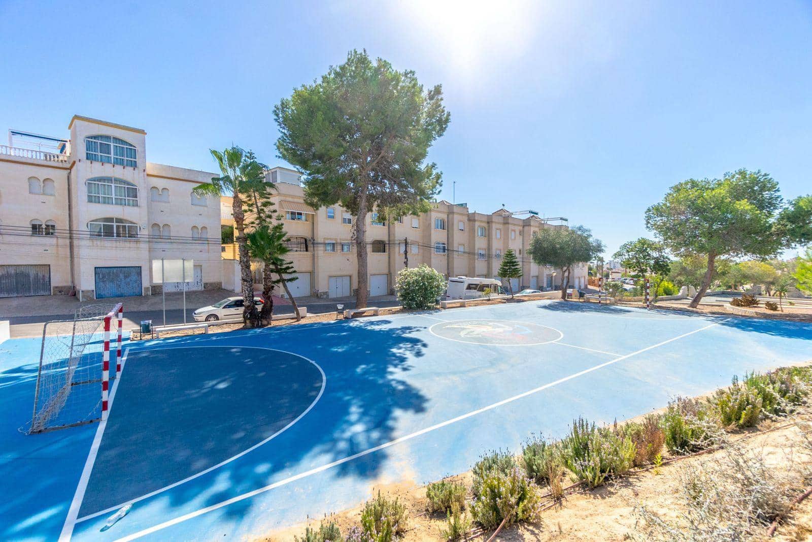 3 soverom Kjedet enebolig til salgs i Orihuela Costa med svømmebasseng garasje - € 295 000 (Ref: 9243645)