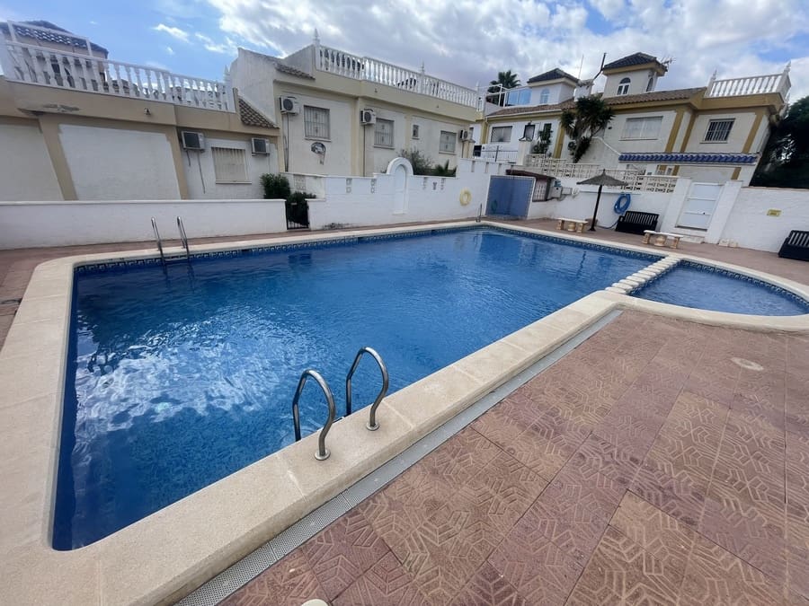 3 makuuhuone Omakotitalo myytävänä paikassa Ciudad Quesada mukana uima-altaan - 190 000 € (Ref: 9247762)