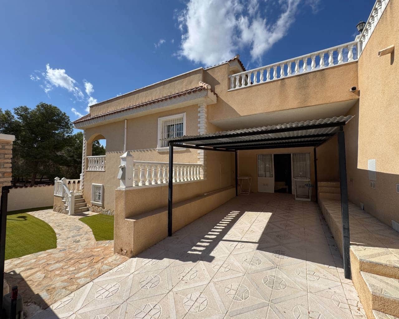 7 makuuhuone Huvila myytävänä paikassa Ciudad Quesada mukana uima-altaan - 650 000 € (Ref: 9256651)