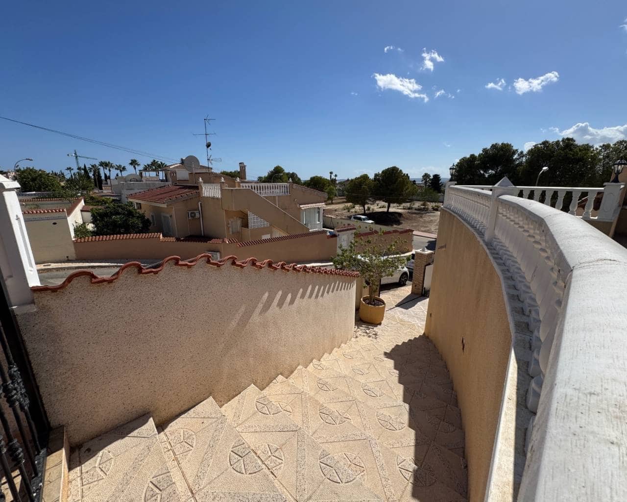 7 makuuhuone Huvila myytävänä paikassa Ciudad Quesada mukana uima-altaan - 650 000 € (Ref: 9256651)