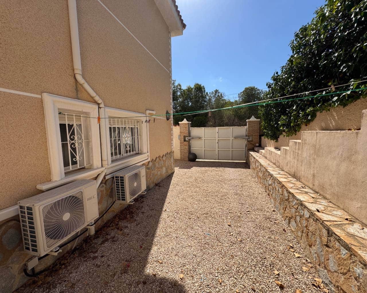 7 makuuhuone Huvila myytävänä paikassa Ciudad Quesada mukana uima-altaan - 650 000 € (Ref: 9256651)