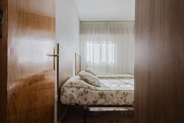 Apartamento de 2 habitaciones en Torrevieja en venta con garaje - 149.500 € (Ref: 9263399)