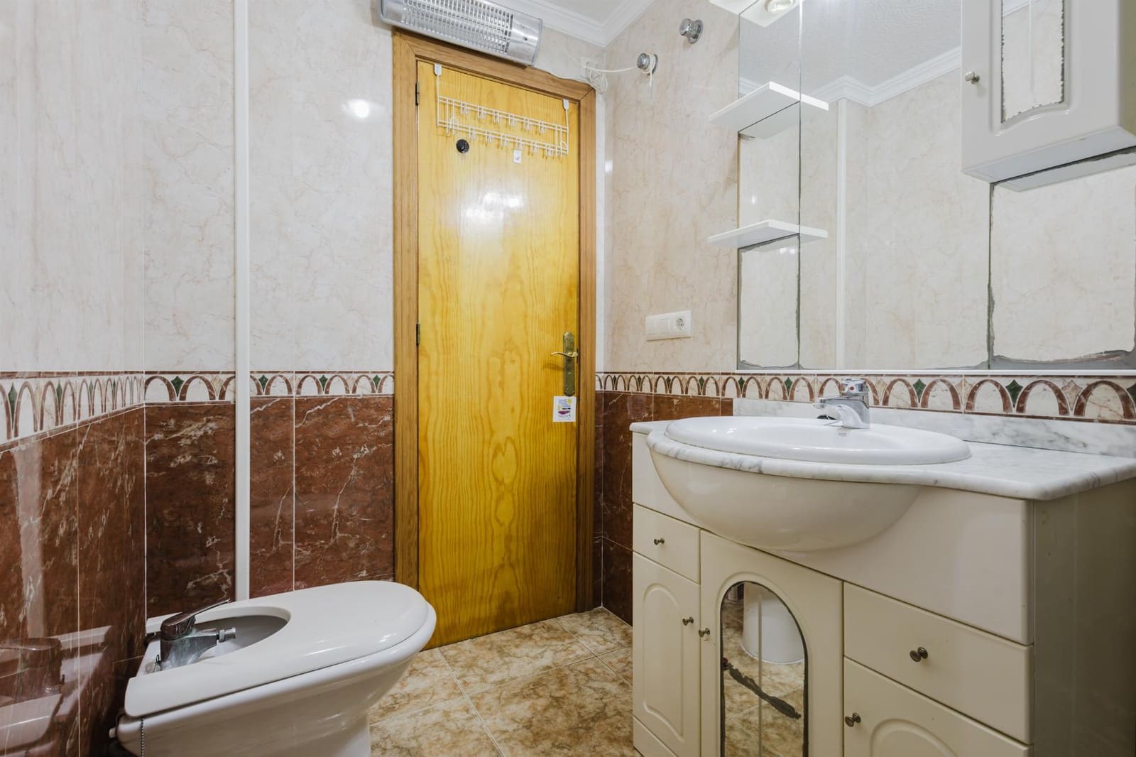 Apartamento de 2 habitaciones en Torrevieja en venta con garaje - 149.500 € (Ref: 9263399)