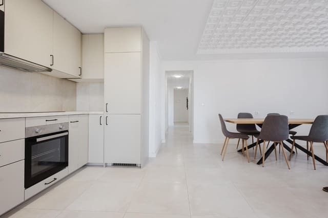 Apartamento de 3 habitaciones en Torrevieja en venta con piscina - 235.000 € (Ref: 9263400)