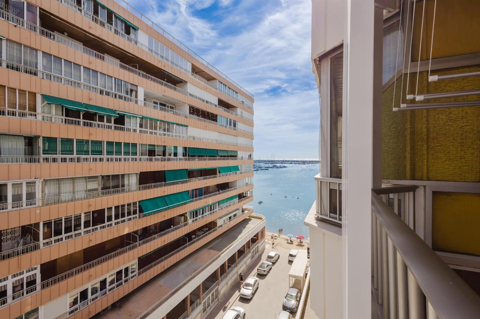 Apartamento de 3 habitaciones en Torrevieja en venta con piscina - 235.000 € (Ref: 9263400)