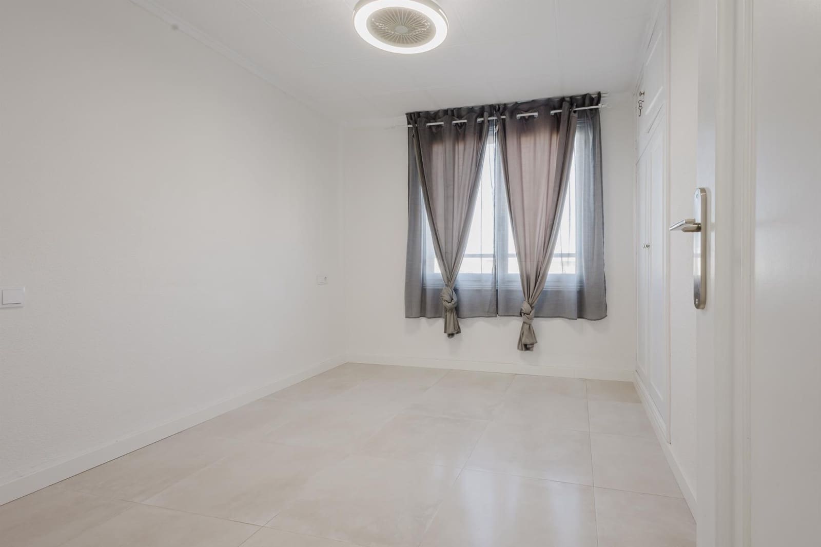 Apartamento de 3 habitaciones en Torrevieja en venta con piscina - 235.000 € (Ref: 9263400)