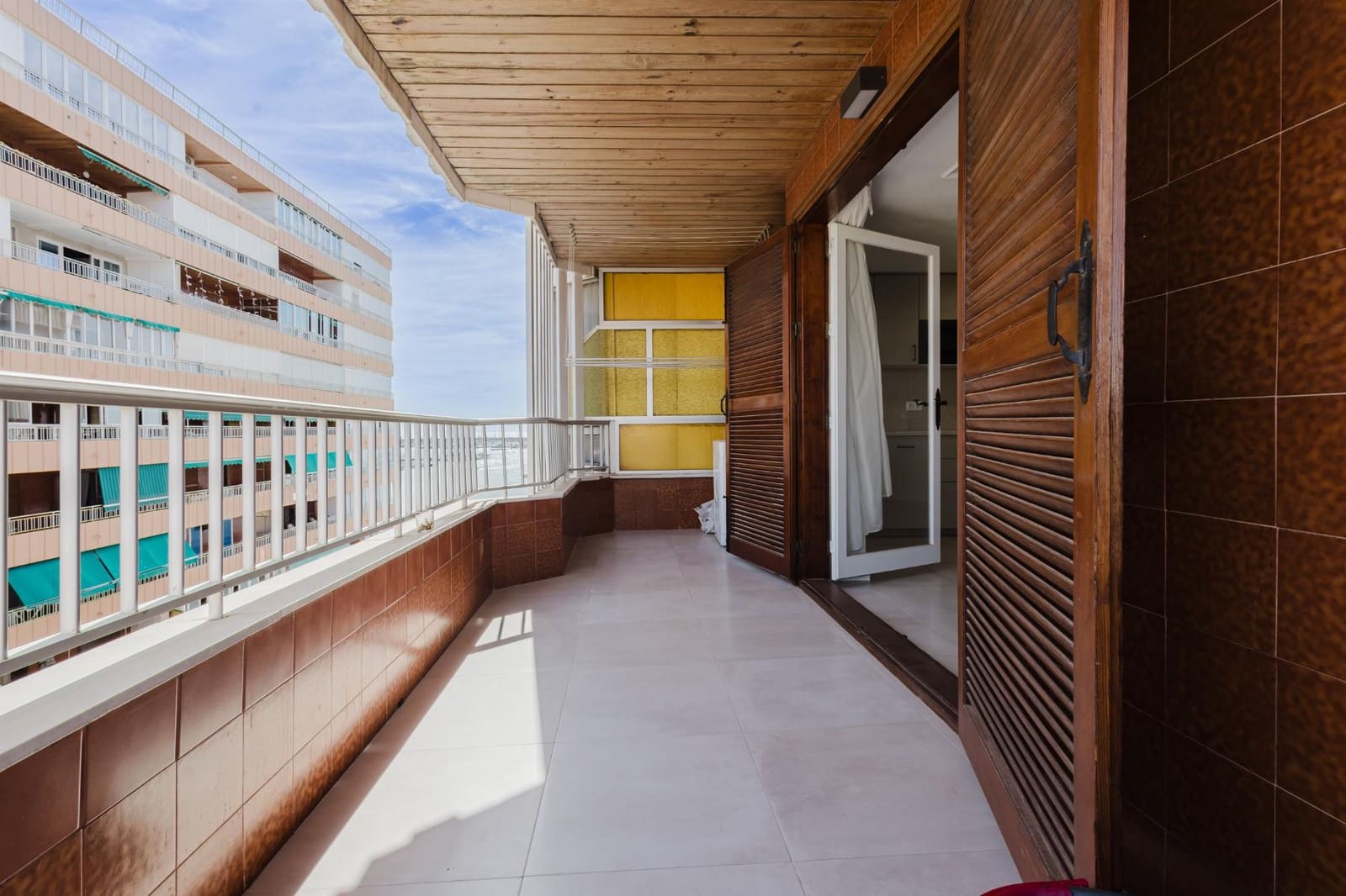 Apartamento de 3 habitaciones en Torrevieja en venta con piscina - 235.000 € (Ref: 9263400)