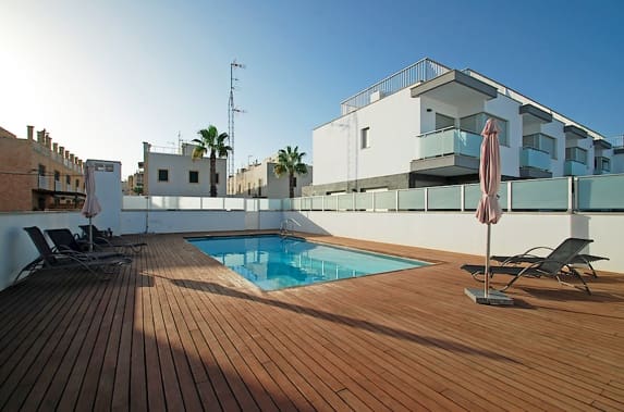 4 soveværelse Byhus til salg i Guardamar del Segura med swimmingpool garage - € 595.000 (Ref: 9270567)