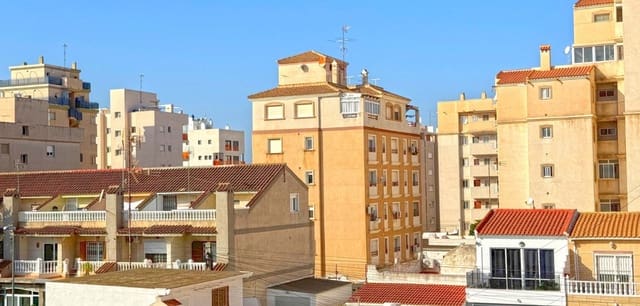 Apartamento de 2 habitaciones en Torrevieja en venta con piscina - 119.000 € (Ref: 9272803)
