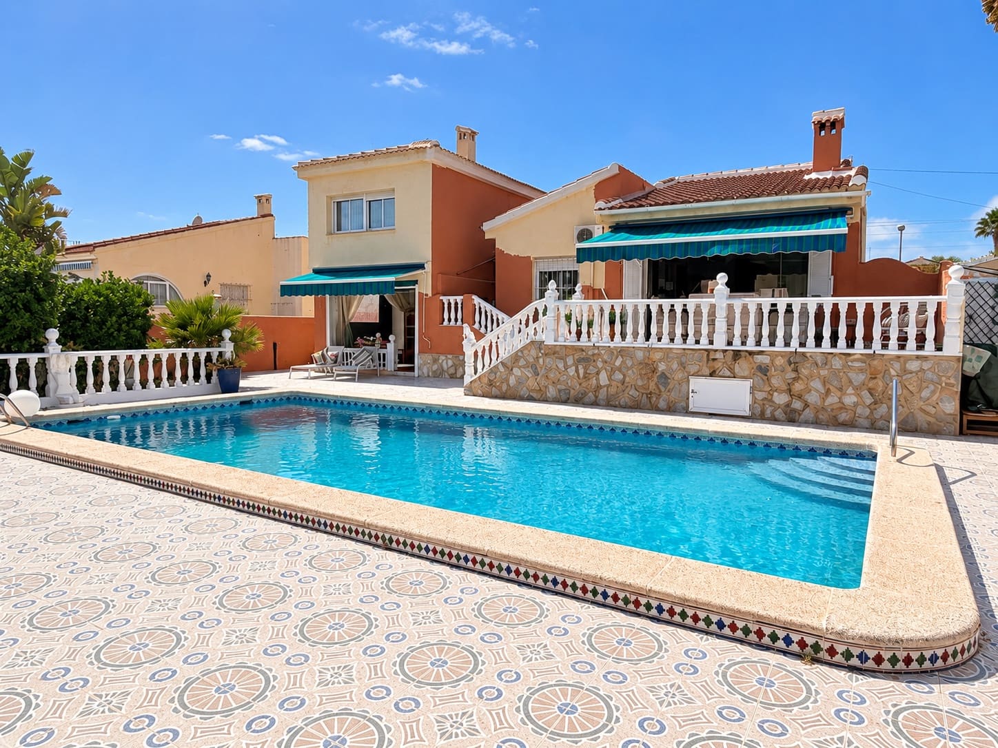 4 sovrum Villa till salu i Ciudad Quesada med pool - 450 000 € (Ref: 9272807)