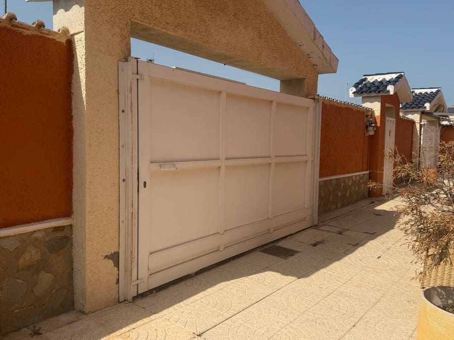 4 sovrum Villa till salu i Ciudad Quesada med pool - 450 000 € (Ref: 9272807)