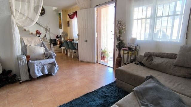 3 bedroom Semi-detached Villa for sale in Algorfa with pool - € 150,000 (Ref: 9272809)