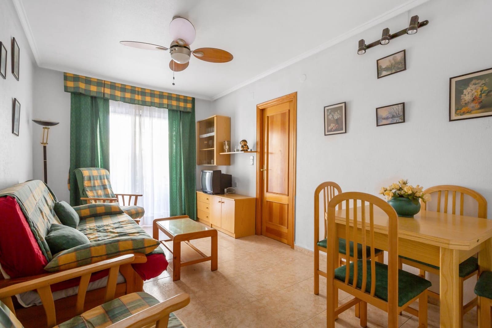 2 bedroom Apartment for sale in Torrevieja with pool - € 149,000 (Ref: 9278161)