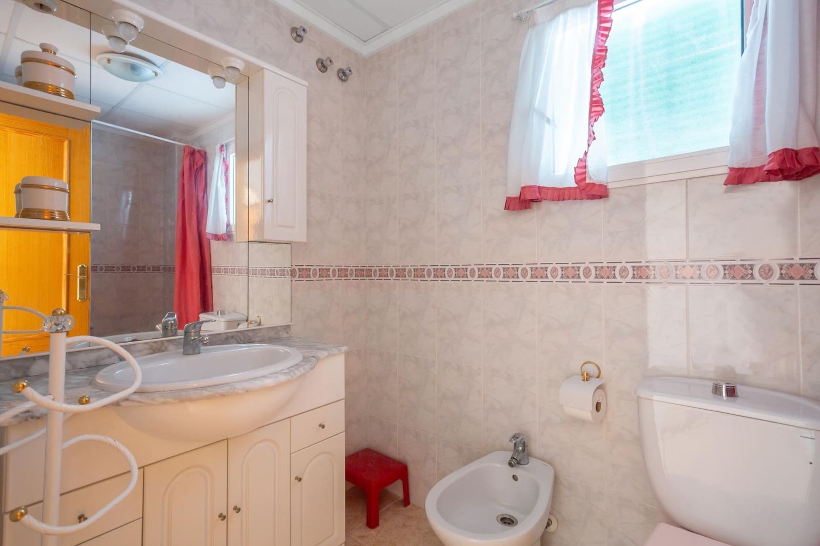 2 bedroom Apartment for sale in Torrevieja with pool - € 149,000 (Ref: 9278161)