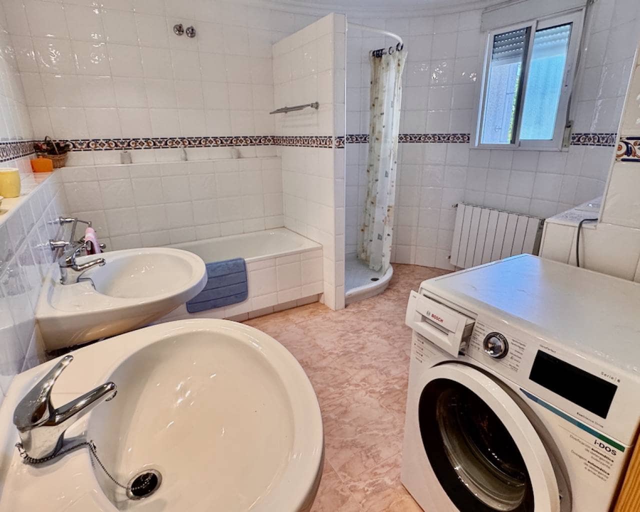 5 bedroom Villa for sale in Benferri with pool garage - € 350,000 (Ref: 9292217)