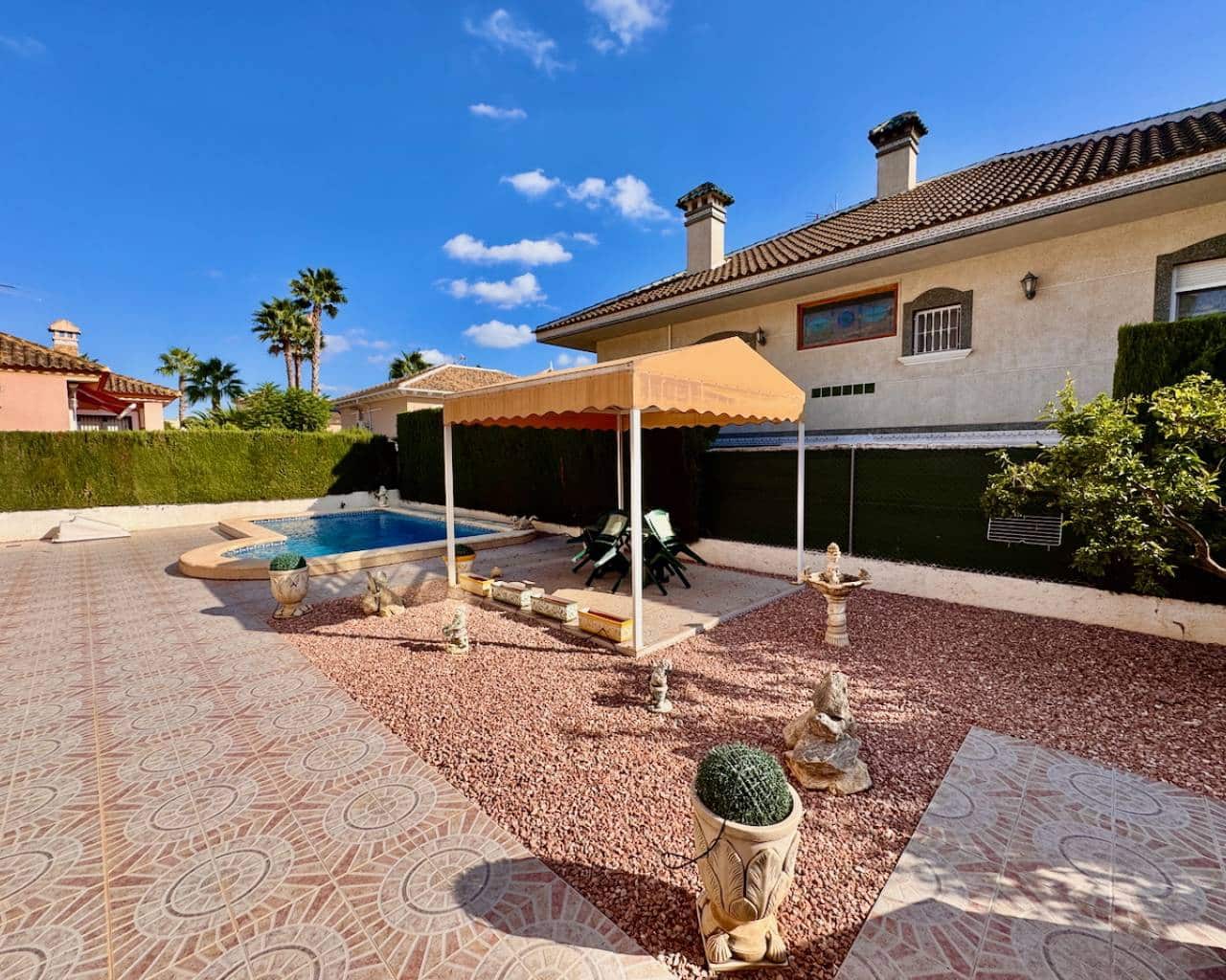 5 bedroom Villa for sale in Benferri with pool garage - € 350,000 (Ref: 9292217)