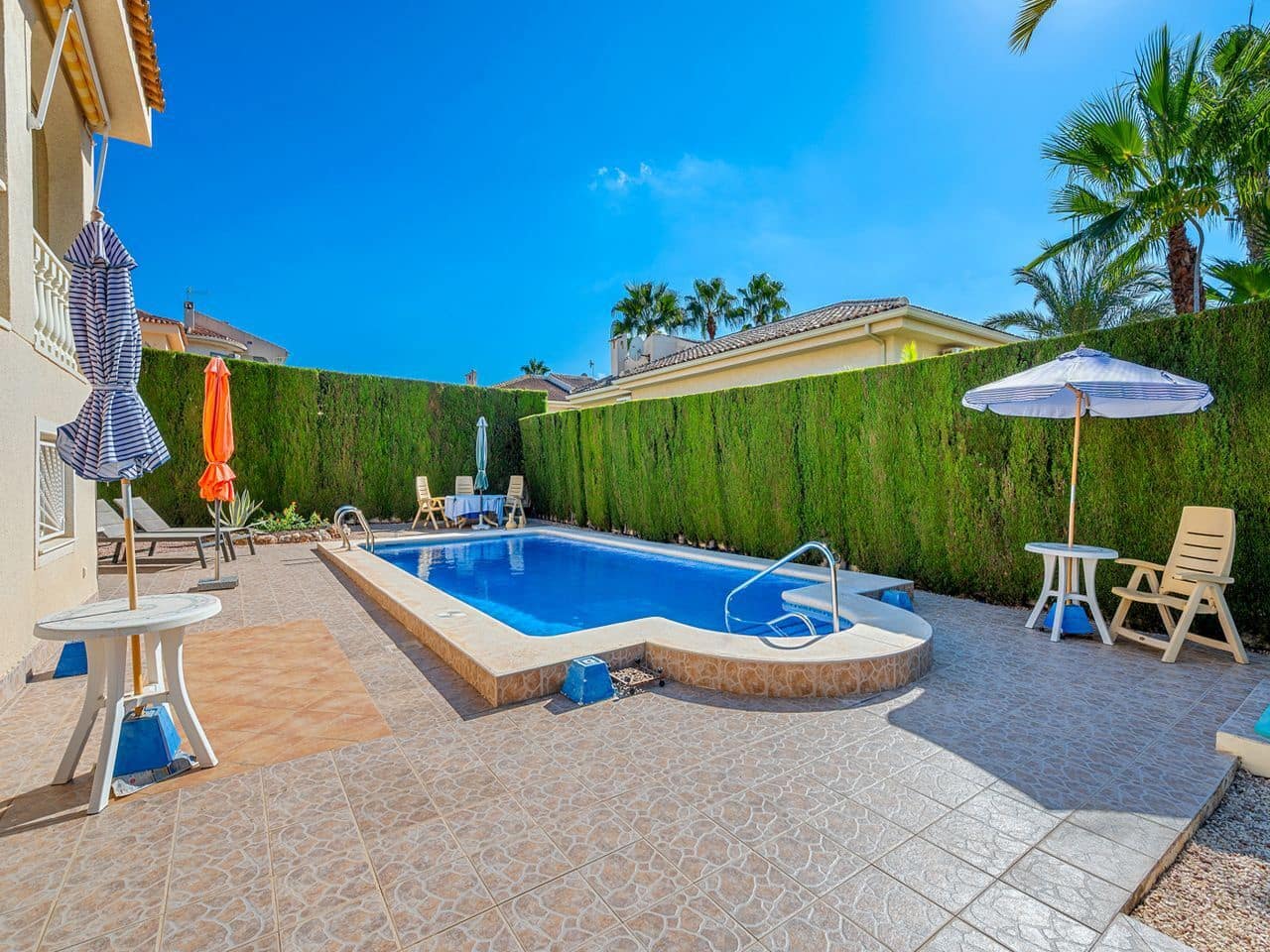 4 bedroom Villa for sale in Rojales with pool garage - € 420,000 (Ref: 9292220)