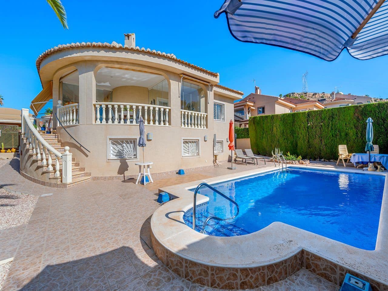 4 bedroom Villa for sale in Rojales with pool garage - € 420,000 (Ref: 9292220)