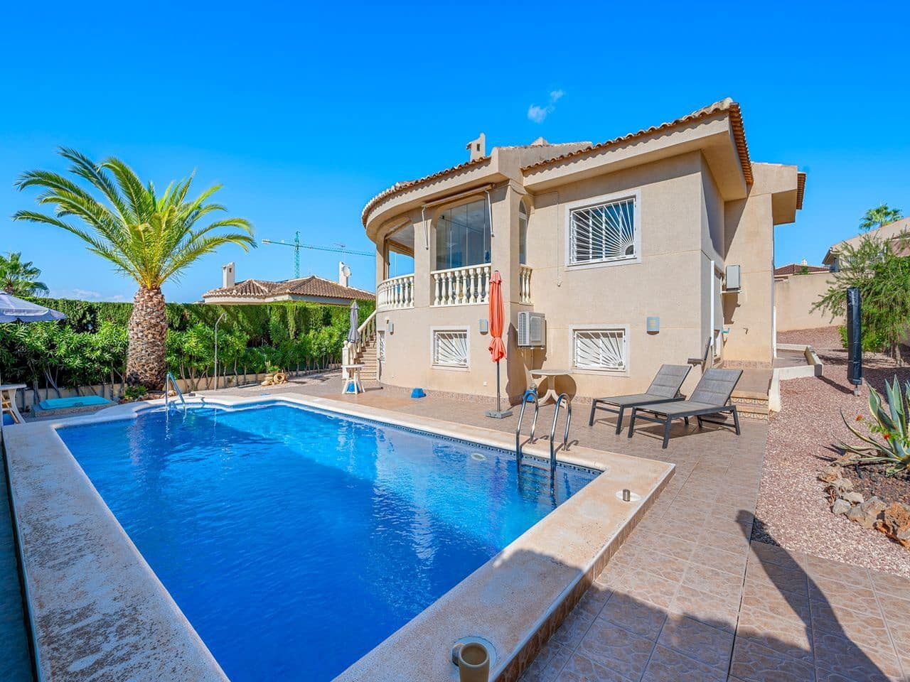 4 bedroom Villa for sale in Rojales with pool garage - € 420,000 (Ref: 9292220)