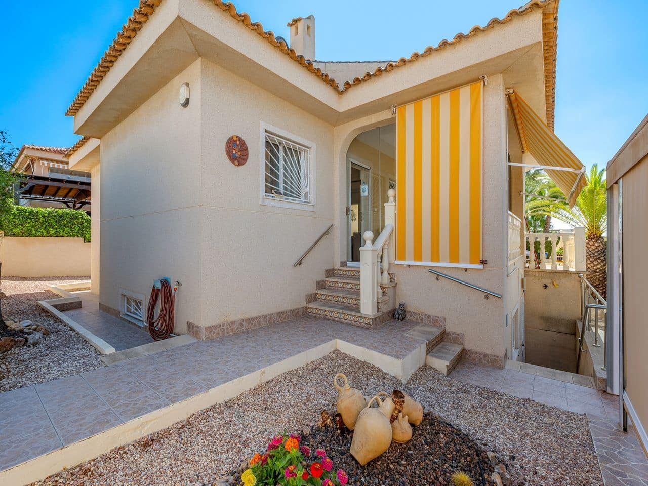 4 bedroom Villa for sale in Rojales with pool garage - € 420,000 (Ref: 9292220)