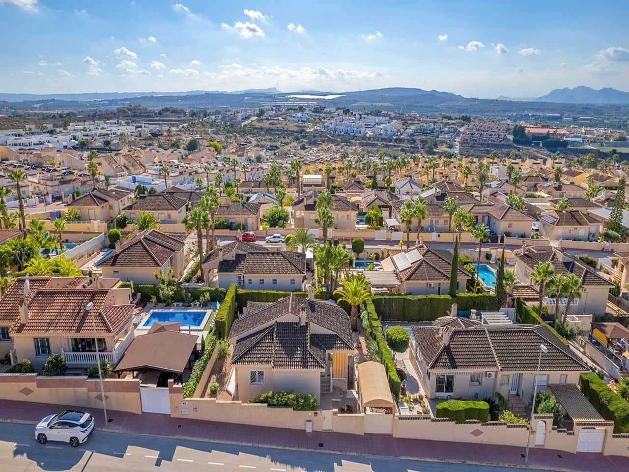 4 bedroom Villa for sale in Rojales with pool garage - € 420,000 (Ref: 9292220)