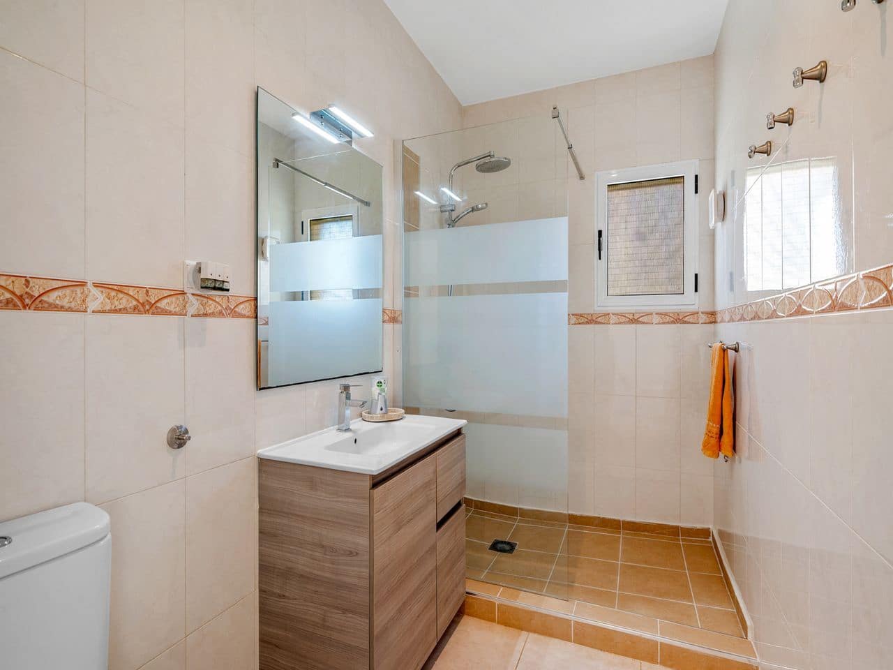 4 bedroom Villa for sale in Rojales with pool garage - € 420,000 (Ref: 9292220)