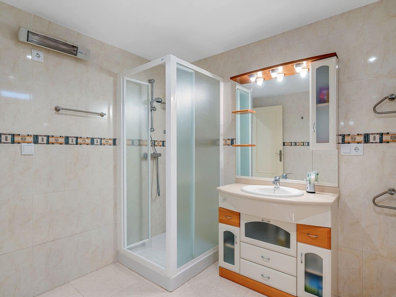 4 bedroom Villa for sale in Rojales with pool garage - € 420,000 (Ref: 9292220)