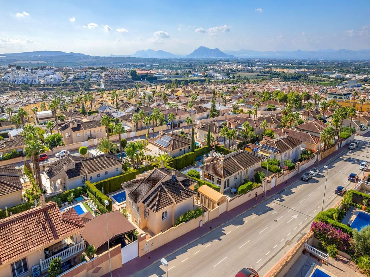 4 bedroom Villa for sale in Rojales with pool garage - € 420,000 (Ref: 9292220)