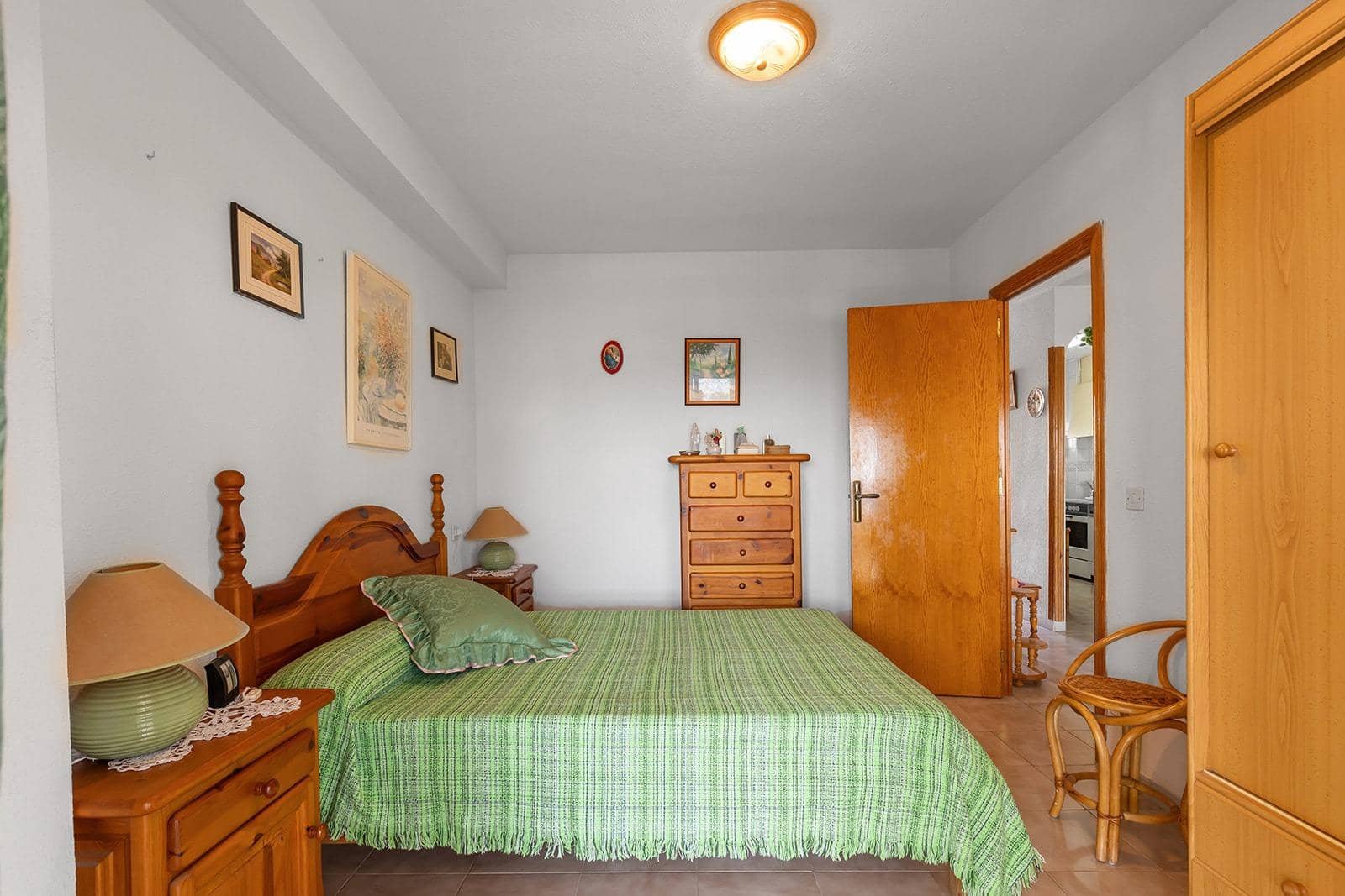 2 makuuhuone Asunto myytävänä paikassa Torrevieja mukana 
autotalli - 193 000 € (Ref: 9295979)