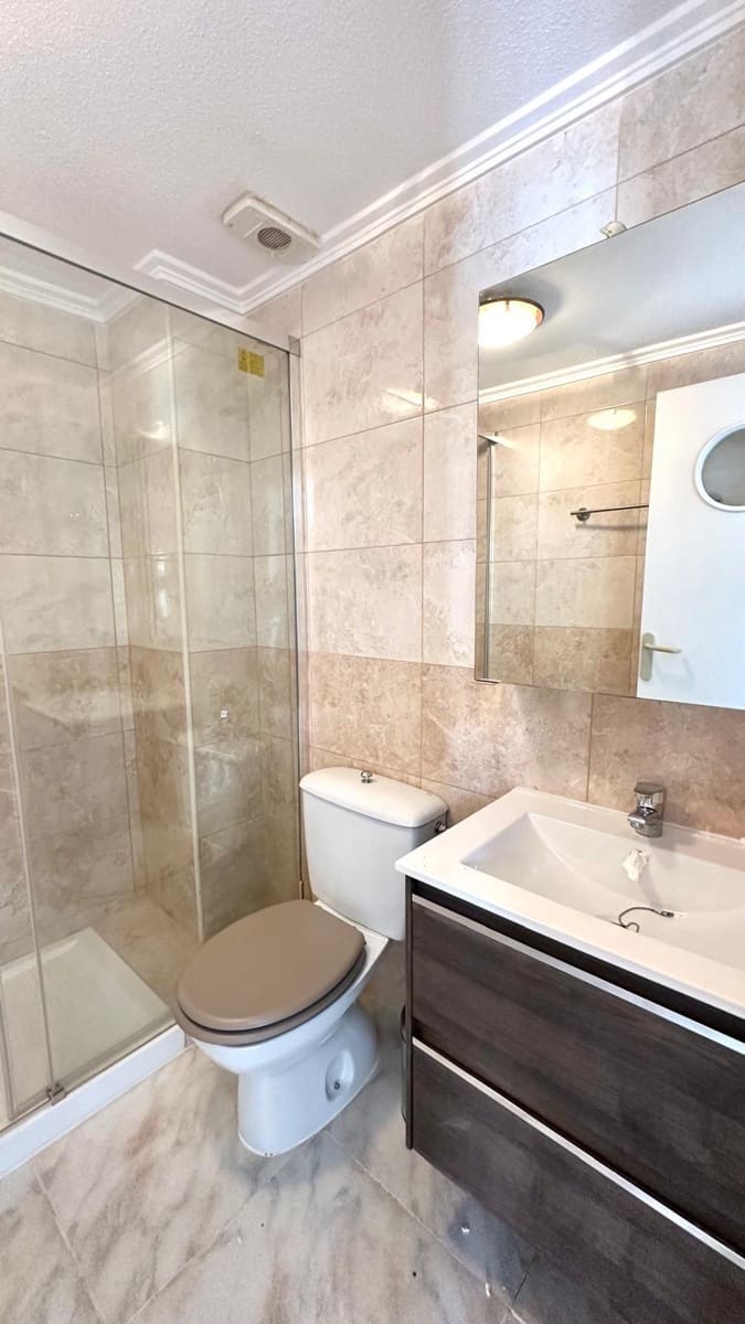 3 soverom Rekkehus til salgs i Torrevieja med svømmebasseng - € 179 000 (Ref: 9295985)