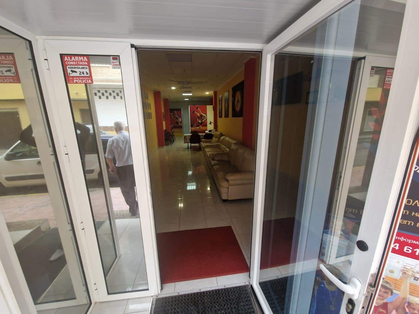 Commercial for sale in Torrevieja - € 120,000 (Ref: 9295994)