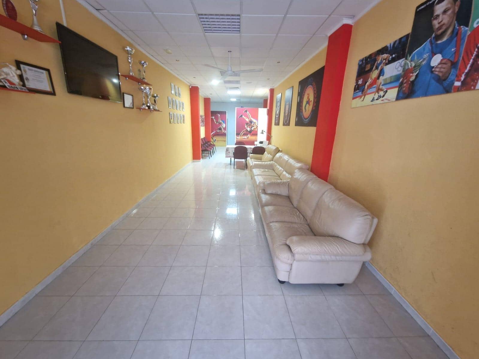 Commercial for sale in Torrevieja - € 120,000 (Ref: 9295994)