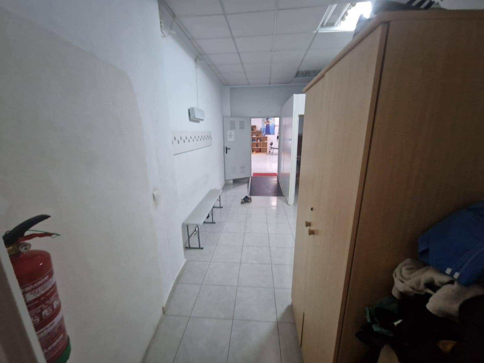 Commercial for sale in Torrevieja - € 120,000 (Ref: 9295994)