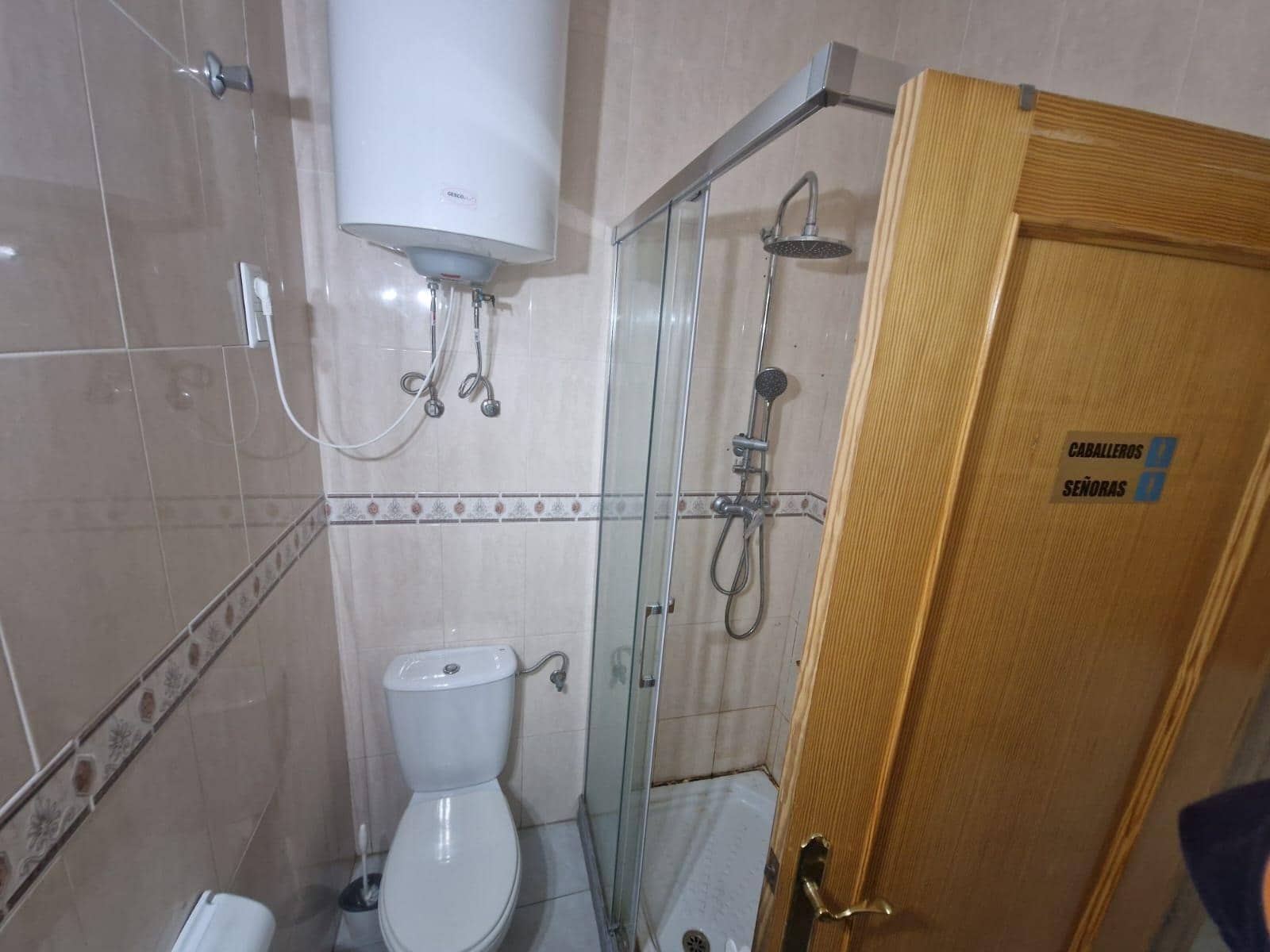 Commercial for sale in Torrevieja - € 120,000 (Ref: 9295994)