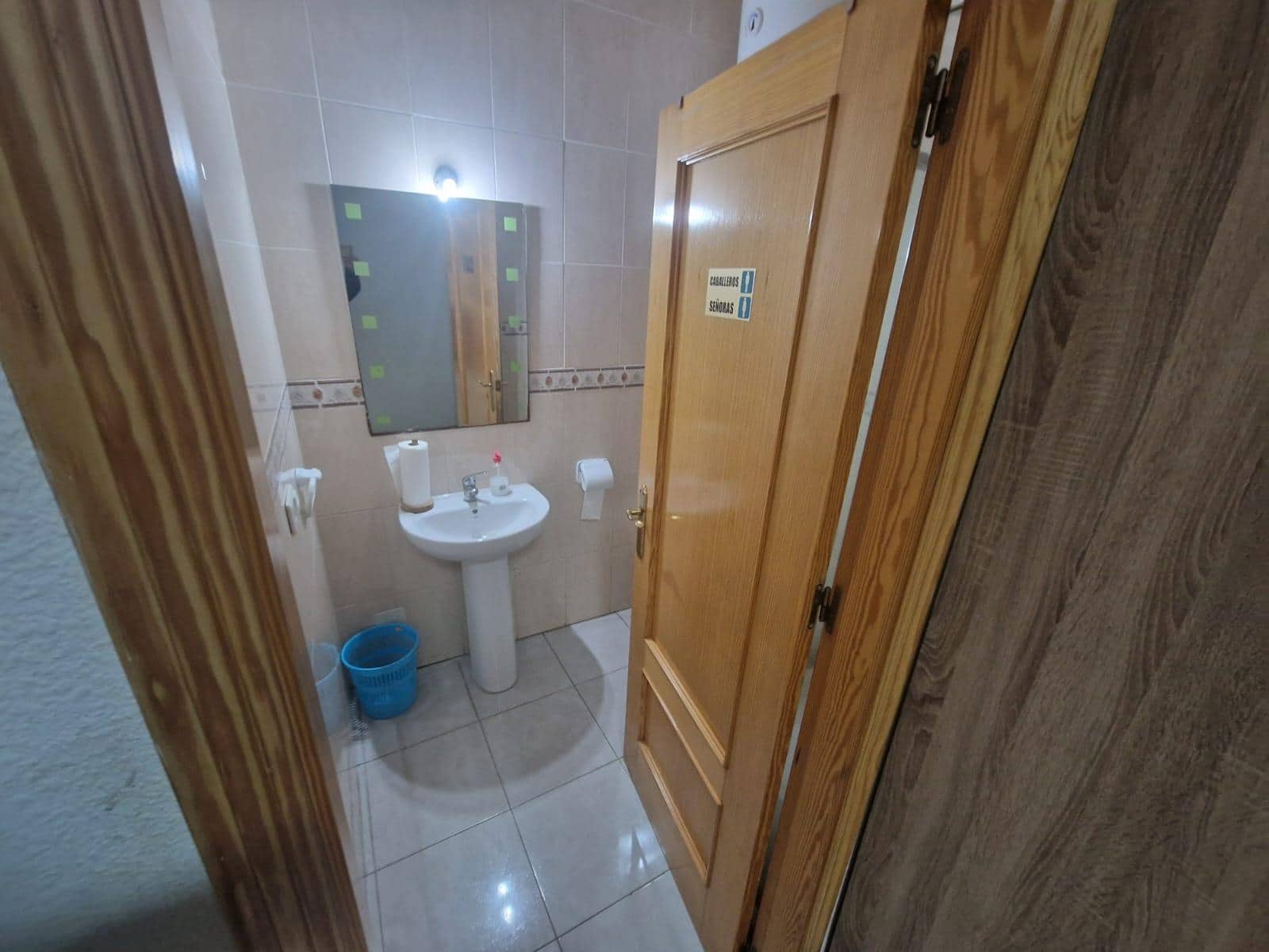 Commercial for sale in Torrevieja - € 120,000 (Ref: 9295994)