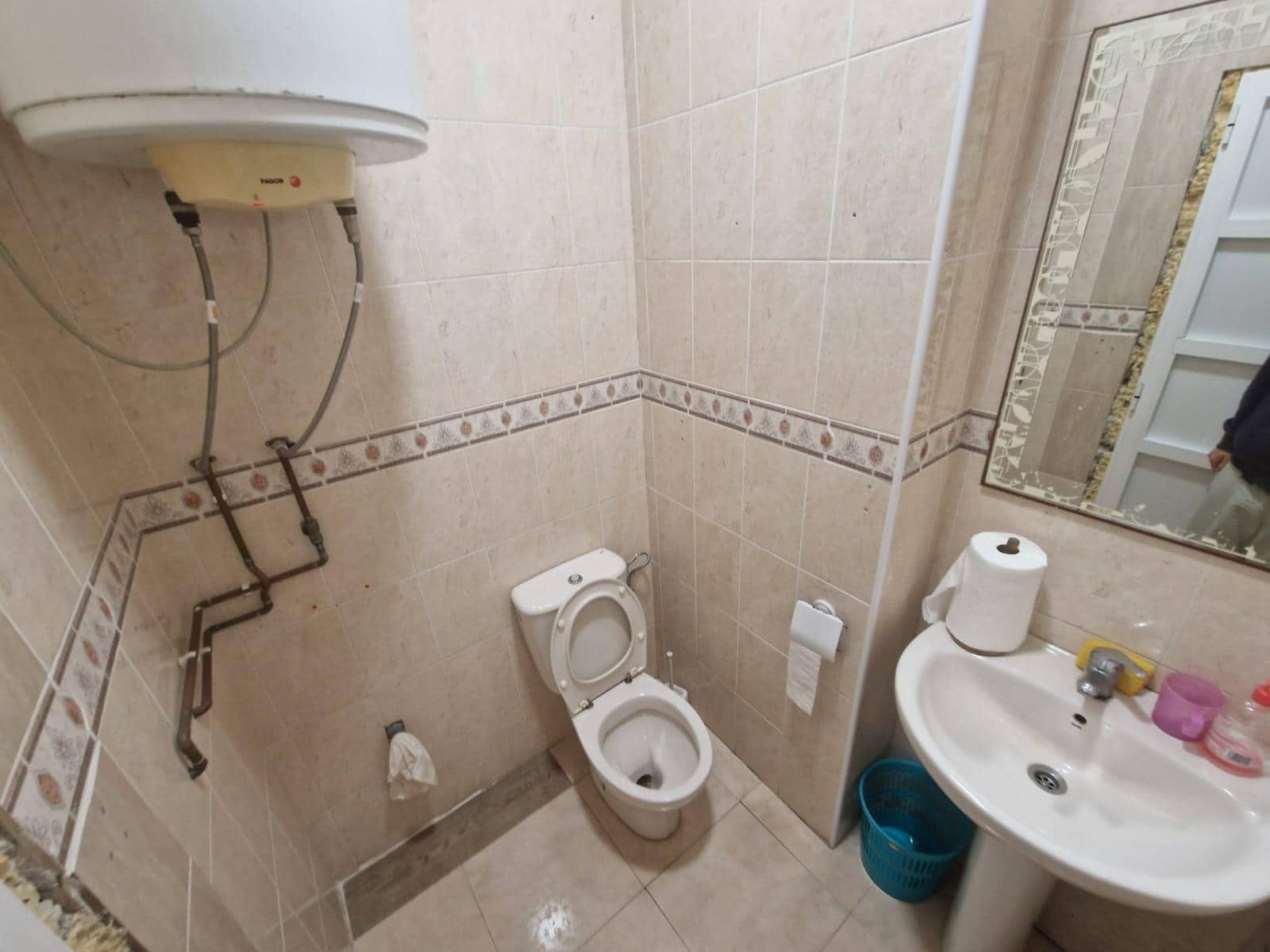 Commercial for sale in Torrevieja - € 120,000 (Ref: 9295994)