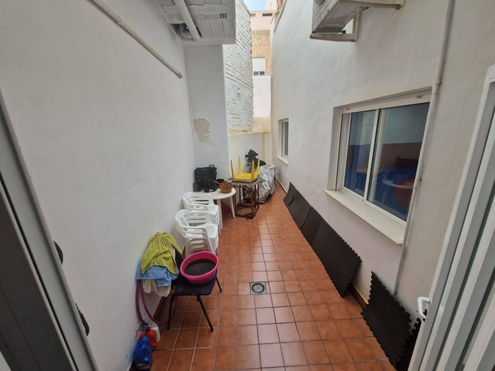 Commercial for sale in Torrevieja - € 120,000 (Ref: 9295994)