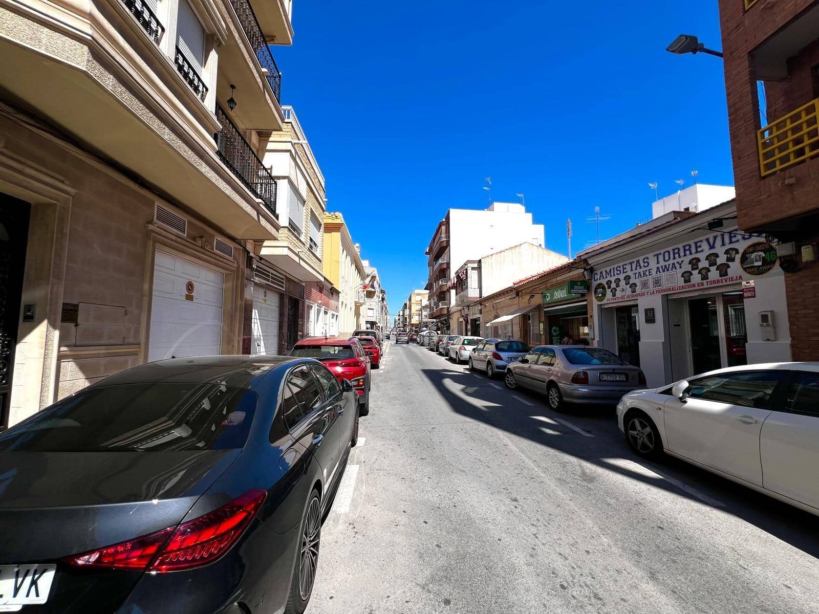 Kaupallinen myytävänä paikassa Torrevieja - 199 900 € (Ref: 9296018)