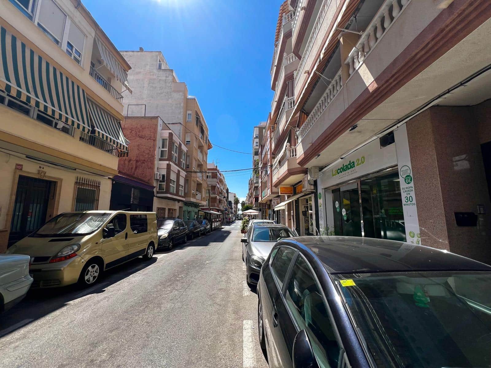 Kaupallinen myytävänä paikassa Torrevieja - 199 900 € (Ref: 9296018)