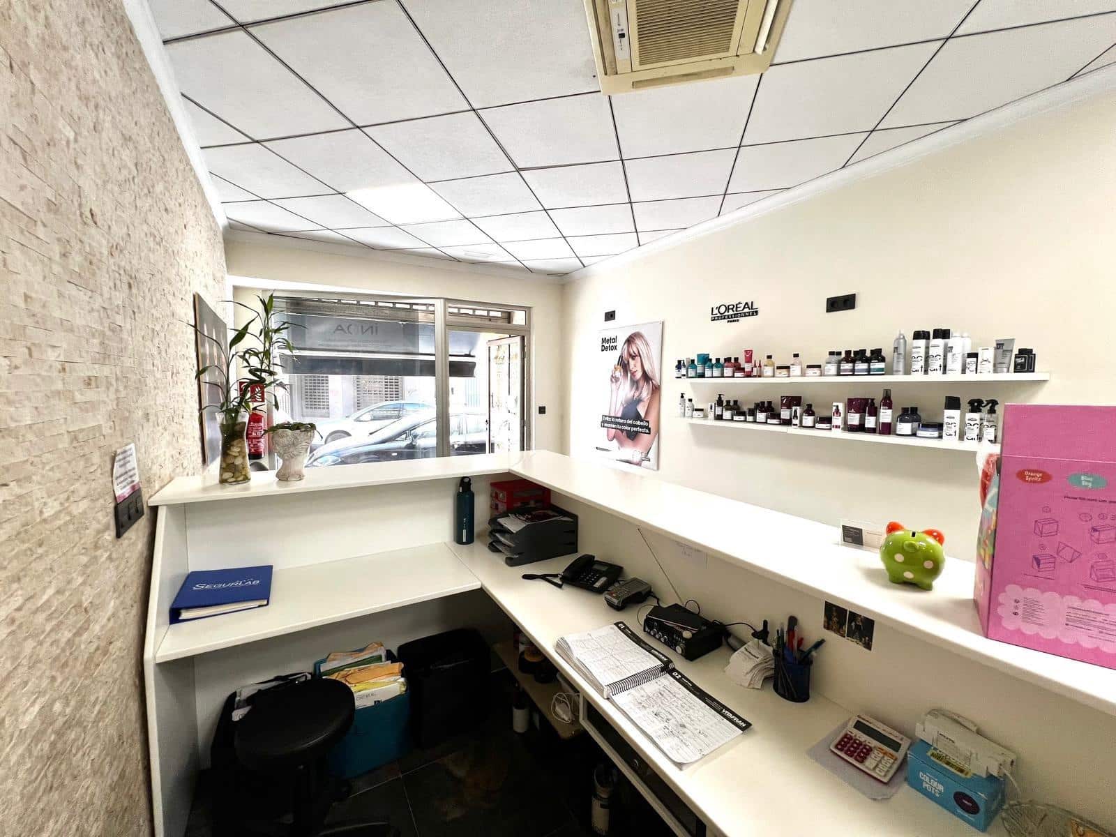 Kaupallinen myytävänä paikassa Torrevieja - 199 900 € (Ref: 9296018)