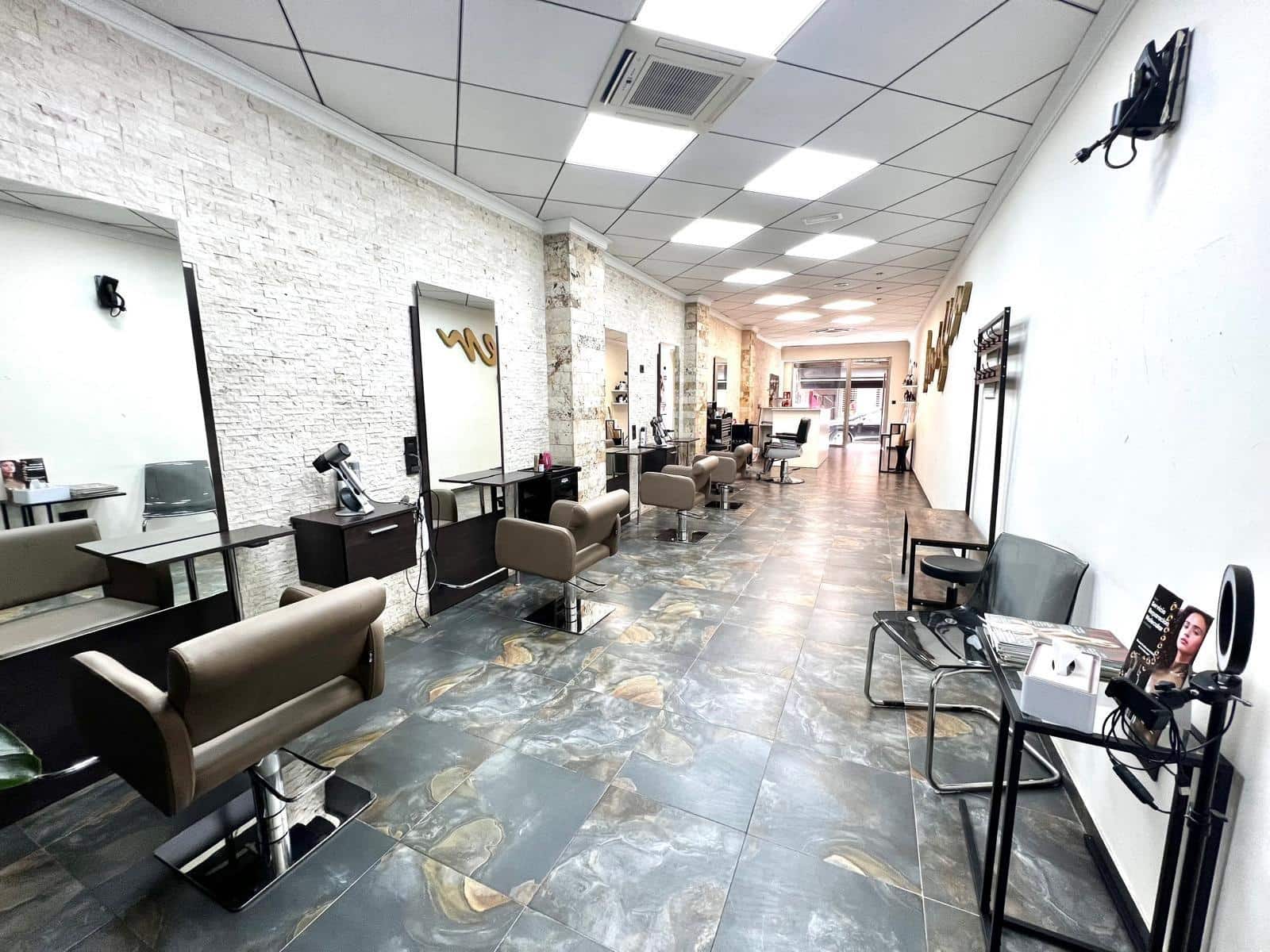 Kaupallinen myytävänä paikassa Torrevieja - 199 900 € (Ref: 9296018)