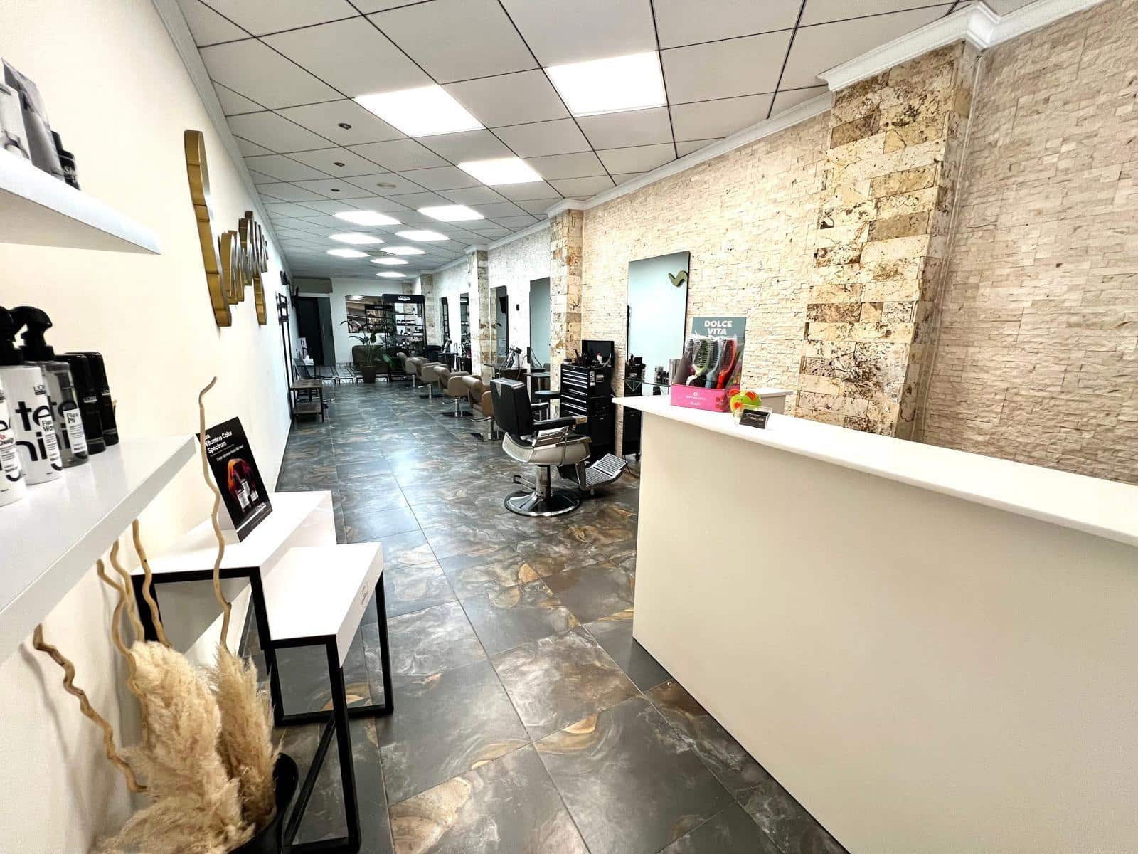 Kaupallinen myytävänä paikassa Torrevieja - 199 900 € (Ref: 9296018)