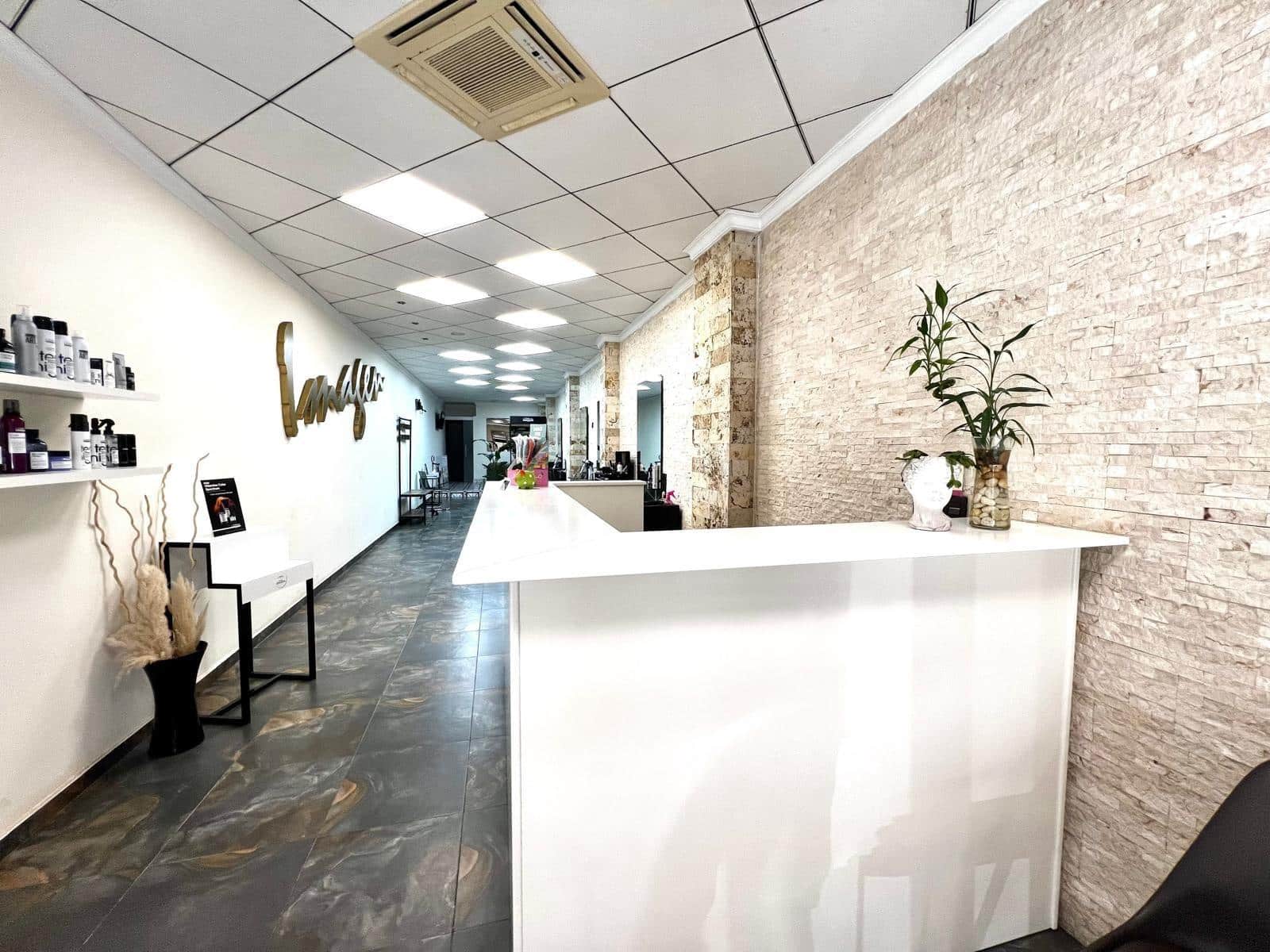 Kaupallinen myytävänä paikassa Torrevieja - 199 900 € (Ref: 9296018)