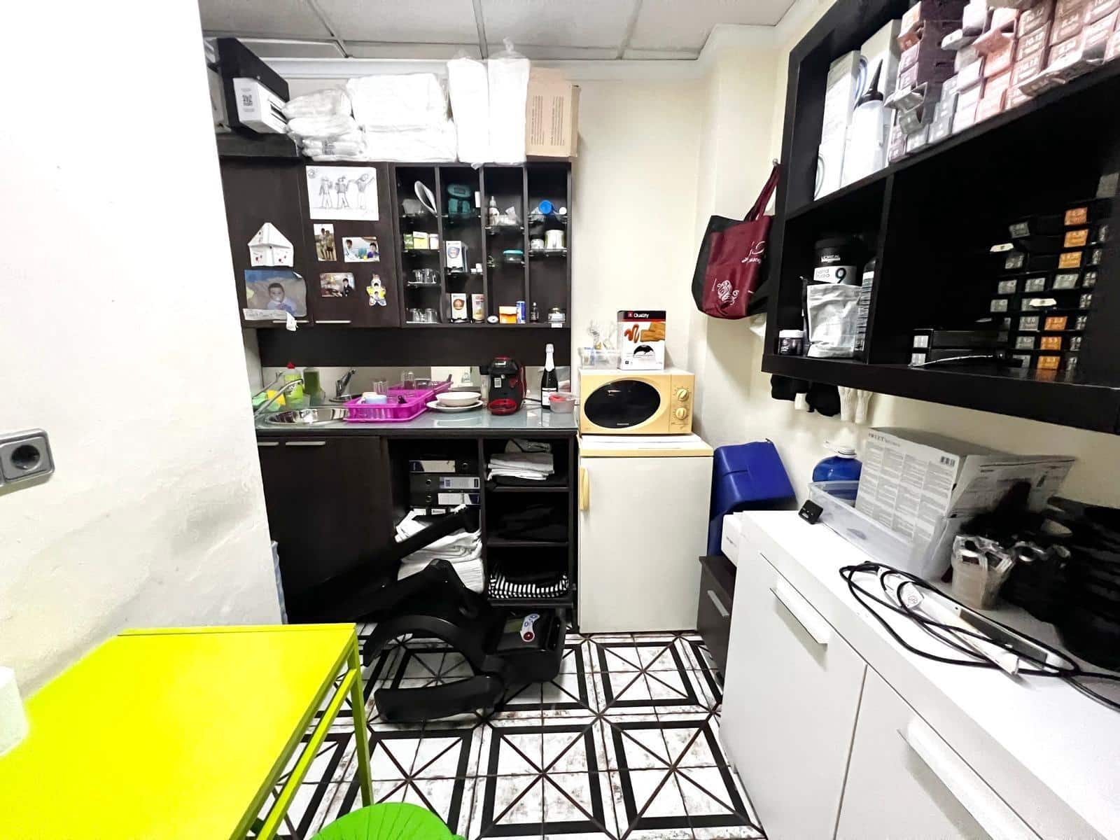 Kaupallinen myytävänä paikassa Torrevieja - 199 900 € (Ref: 9296018)