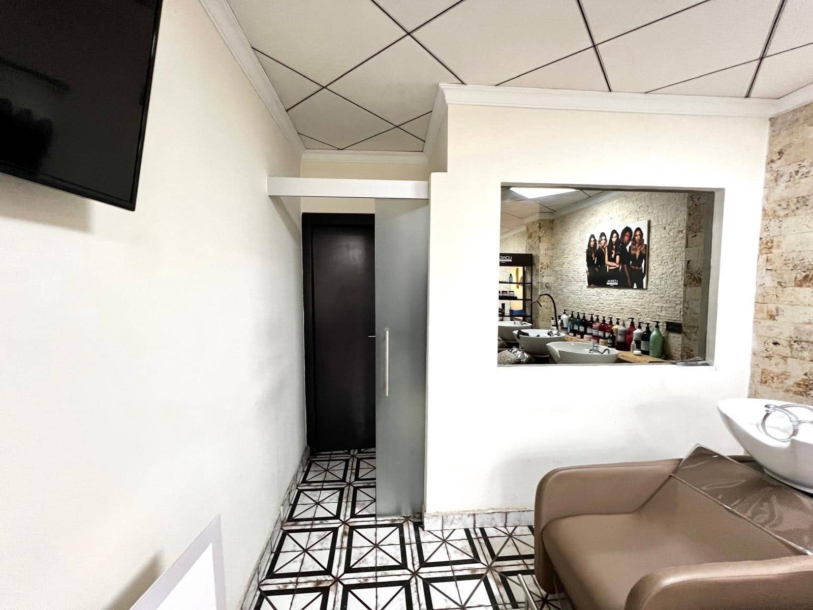 Kaupallinen myytävänä paikassa Torrevieja - 199 900 € (Ref: 9296018)