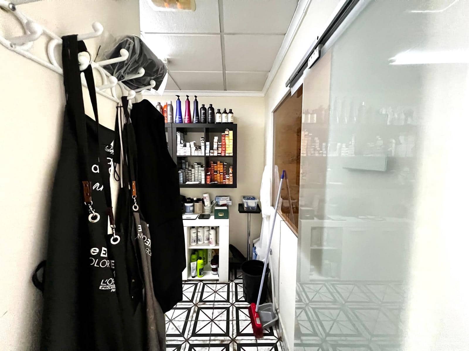 Kaupallinen myytävänä paikassa Torrevieja - 199 900 € (Ref: 9296018)