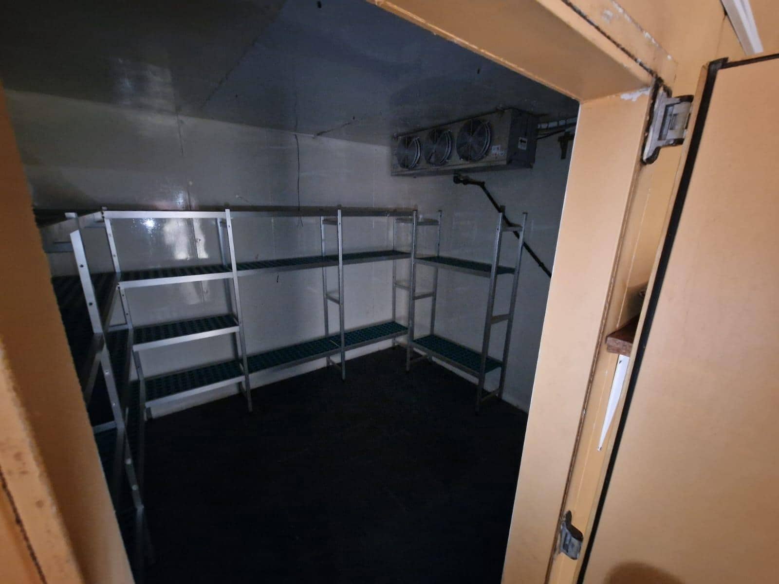 Commercial for sale in Torrevieja - € 270,000 (Ref: 9296027)