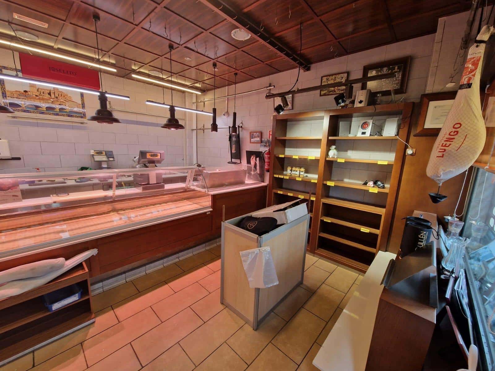 Commercial for sale in Torrevieja - € 270,000 (Ref: 9296027)